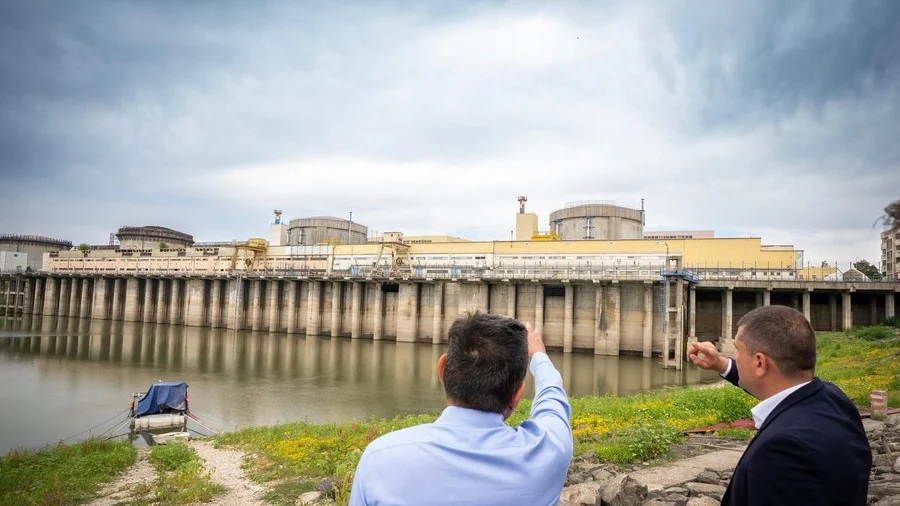 Patru barje sunt scufundate in Dunare pentru centrala Cernavoda. Debitul a scazut la 1400 metri cubi