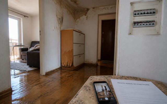 despăgubire inundație vecini, Pagubele după o inundație de la vecini se pot recupera în trei ani. Iată primii pași care îți