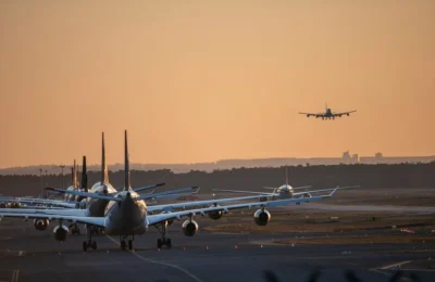 Dronă cu posibil exploziv a blocat traficul aerian la Leipzig. Avion cargo avariat după un impact