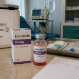 Epirubicină, 1.600 de euro pe lună ajunge să plătească o pacientă cu cancer, după ce tratamentul nu se mai găsește în țară