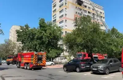 Incendiu la etajul 10 in Sectorul 3. Peste 40 de locatari parasesc cladirea de urgenta