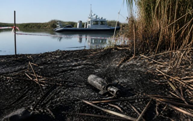 incendiu Plauru dronă Tulcea, 2.000 de metri pătrați au ars la Plauru, după o explozie de dronă pe care MApN o verifică cu