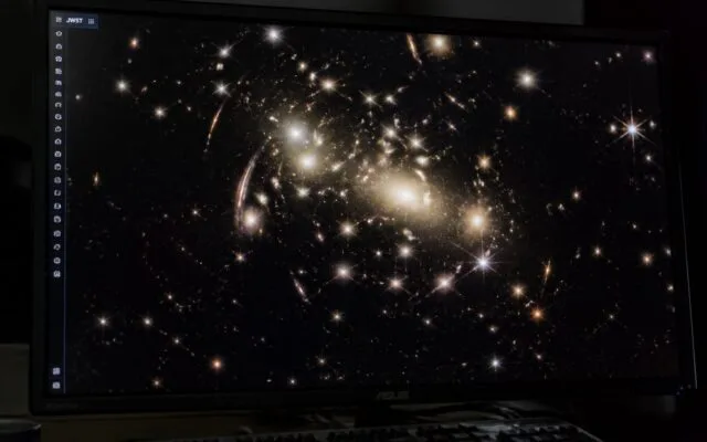 James Webb roi de galaxii, Un roi de galaxii prea matur pentru epoca sa îi pune pe cosmologi în dificultate. Ce spune