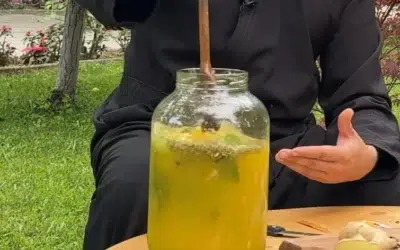 Limonada de deparazitare devine virala pe internet. Medicii avertizeaza romanii despre riscuri