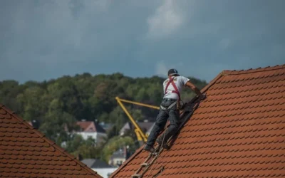 Procurorii trimit in judecata trei barbati. Romanii plateau pana la 198.000 lei pentru un acoperis
