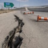 Pasaj A0 Berceni, Un primar a mutat balizele și a oprit șantierul unui pasaj deschis în ianuarie 2024, după fisuri adânci de