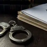 Procuror reținut după ce a tras cu pistolul în polițiști. Scandalul a pornit la o terasă