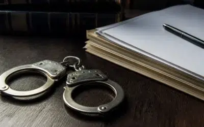 Procuror reținut după ce a tras cu pistolul în polițiști. Scandalul a pornit la o terasă