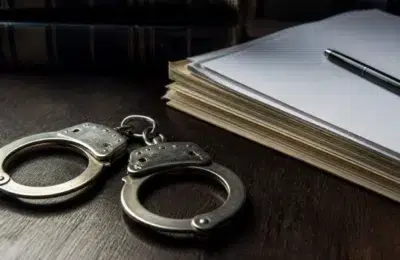 Procuror reținut după ce a tras cu pistolul în polițiști. Scandalul a pornit la o terasă