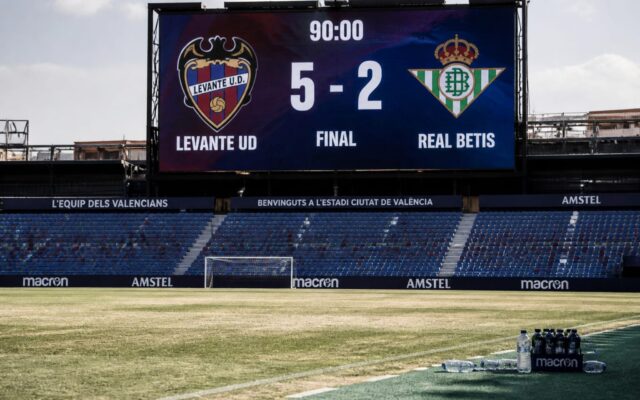 Real Betis înfrângere, Real Betis ia 5-2 la Levante, echipa care nu marcase deloc în primele două etape, după erori grave și