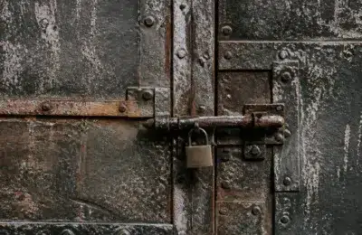 Recidivist din Galati judecat pentru omor. Atacul mortal a durat 30 de minute