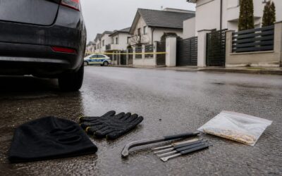 Polițistul care trebuia să apere locuințele este suspectat că oferea ponturi pentru spargeri de 1 milion