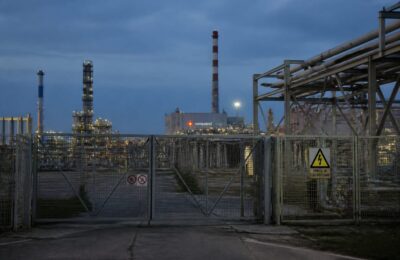 Rompetrol reduce voluntar consumul de electricitate cu 5 MW în orele de vârf