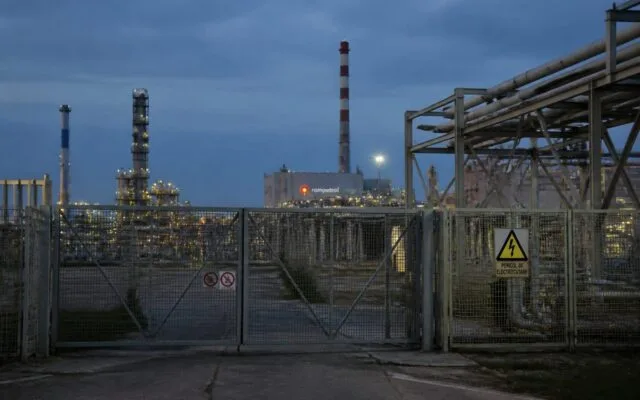 Rompetrol reduce consumul electricitate, Rompetrol reduce voluntar consumul de electricitate cu 5 MW în orele de vârf