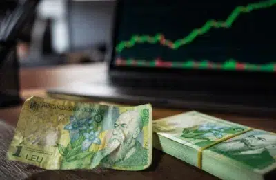 Salariul mediu net ajunge la 5.684 lei. Numarul angajatilor scade la 5,11 milioane in Romania