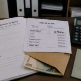 Salariul în plic diminuează pensia și șomajul. Un brut de 8.750 lei contează pentru pensie, nu suma reală încasată