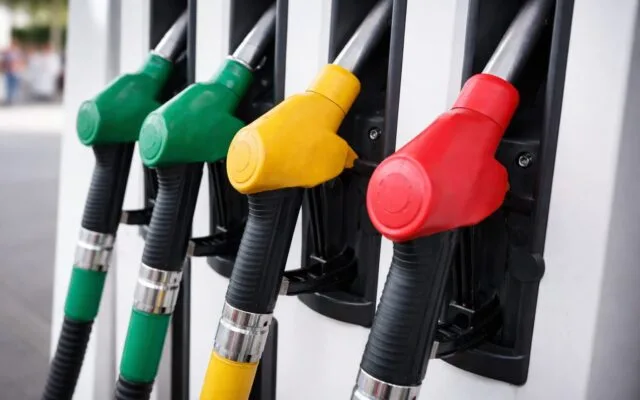 scumpirea carburanților, Motorina a trecut din nou de 10 lei pe litru, după o nouă scumpire. Cum verifică statul prețurile