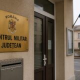 Serviciul militar obligatoriu rămâne suspendat, dar înregistrarea la 18 ani este esențială
