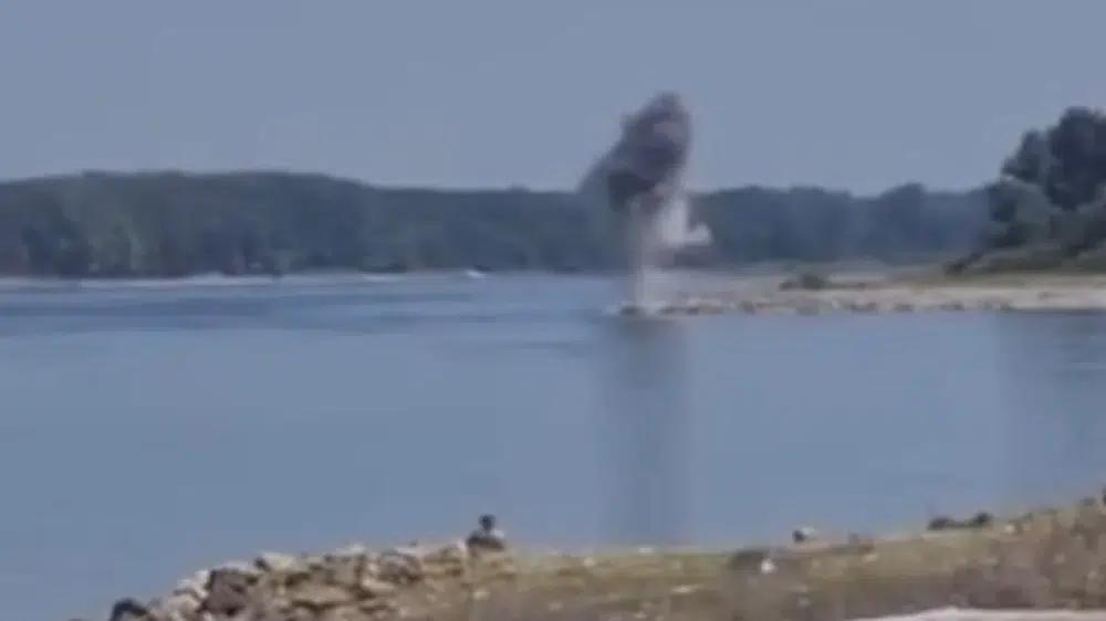 Armata a distrus stanca Parjoaia cu 100 kilograme de explozibil. Dunarea este deviata spre Cernavoda