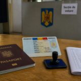 vot pașaport, Pașaportul simplu nu este valabil pentru vot în România. În străinătate, acest act este însă acceptat la urne