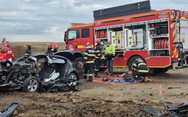 Autoturism distrus după accident rutier