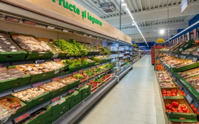 Produse la raft în supermarket