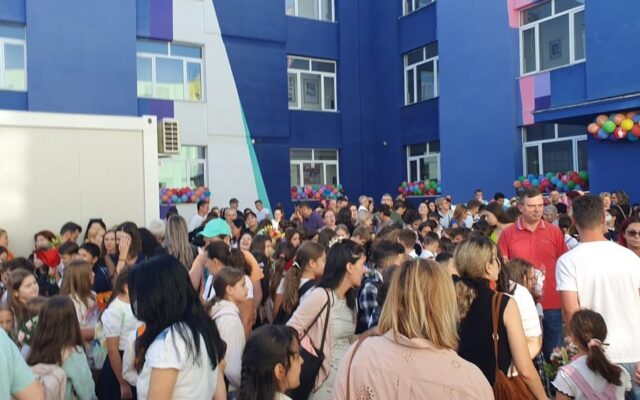 anul școlar 2026-2027, Anul școlar începe pe 7 septembrie fără manuale de clasa a IX-a. Bursele rămân la 300 de lei, dar