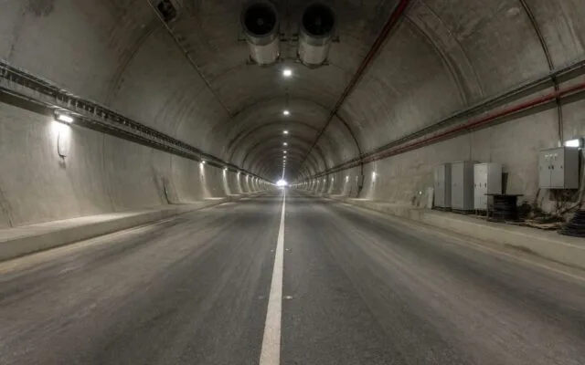 Interior tunel Momaia, Sibiu–Pitești Section