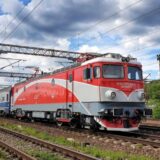 CFR Călători modernizează 139 de vagoane și 75 de locomotive. Ce dotări găsesc pasagerii în trenurile InterCity