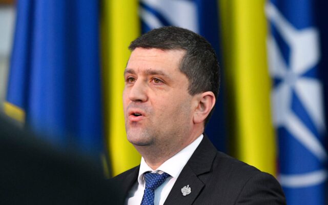 Radu Miruță spune că trenurile CFR Călători nu se vor opri. Operatorul va avea bugetul aprobat