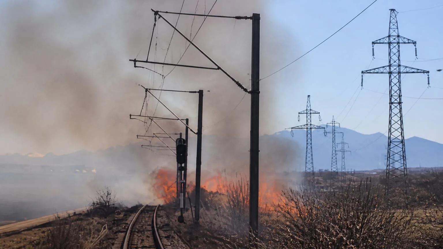 Locomotivă cuprinsă de flăcări