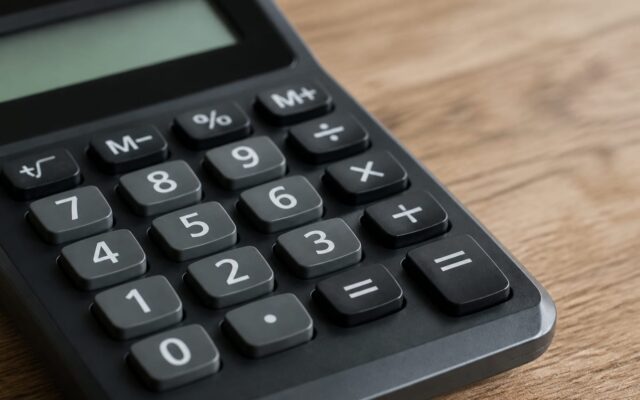 Deficitul României pe un calculator