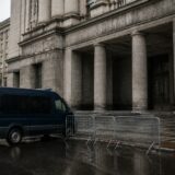 Dubă la Sediul Bucharest Military