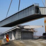 Podul peste Siret are montată ultima piesă de 165 de tone. Drumul expres Brăila-Galați e la 97%, dar nu e gata