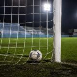 Meci de fotbal în nocturnă