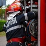 Pompier în timpul misiunii de stingere