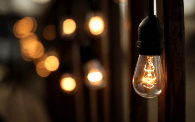Hidroelectrica scumpește energia din octombrie pentru clienții noi și contractele prelungite. Factura poate crește cu 7%