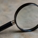 Lupă pentru examinarea osemintelor