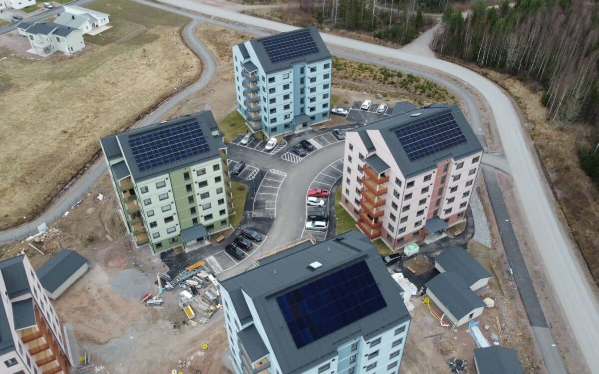 Panouri fotovoltaice pe blocuri de locuințe