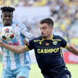 Petrolul Ploiești a învins Corvinul Hunedoara cu 2-0 și a urcat pe locul secund în Superligă, la două puncte de Dinamo
