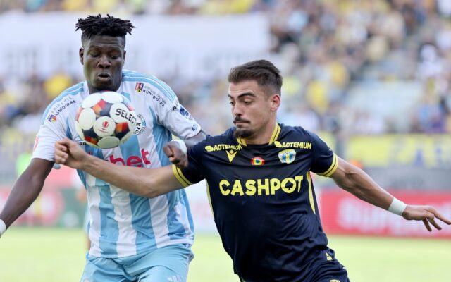 Petrolul Ploiești a învins Corvinul Hunedoara cu 2-0 și a urcat pe locul secund în Superligă, la două puncte de Dinamo