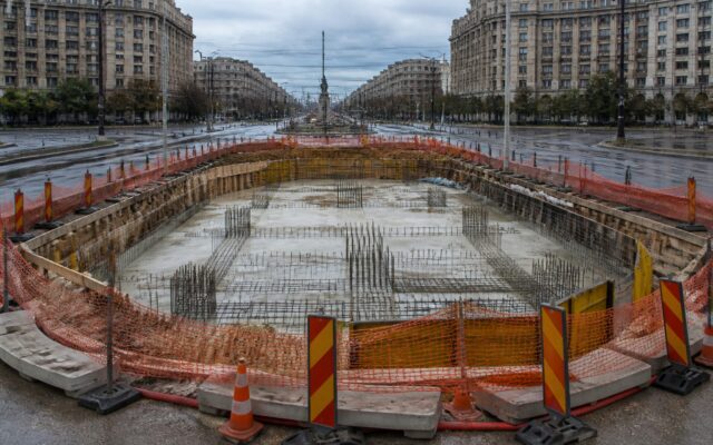 Restricțiile dispar din Piața Unirii înainte de școală, iar placa noului planșeu se face până la sfârșitul anului