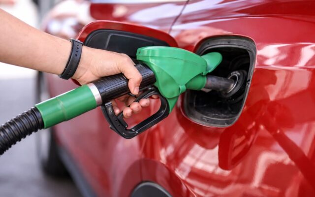 prețul benzinei, Benzina a urcat la 9,79 lei pe litru, iar în București cele mai mari tarife sunt la MOL și OMV