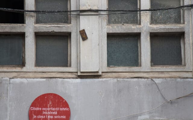 Bulină roșie risc seismic