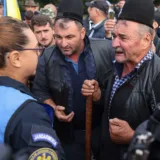 Dialog între forțele de ordine și cetățeni