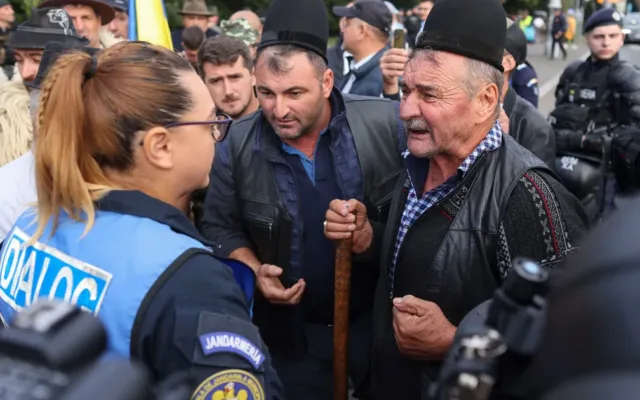 Dialog între ciobani și forțele de ordine