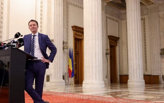 Europarlamentar român la tribună