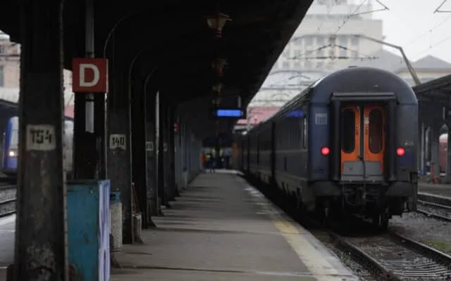 Trenurile IR 1825 și IR 1826