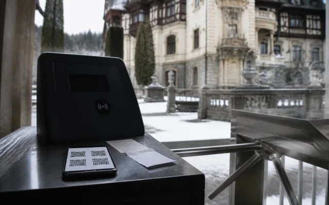 Sistem de acces cu bilete QR