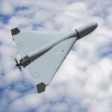 Dronă militară în zbor